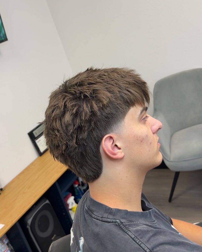 Taper haircut, side profile